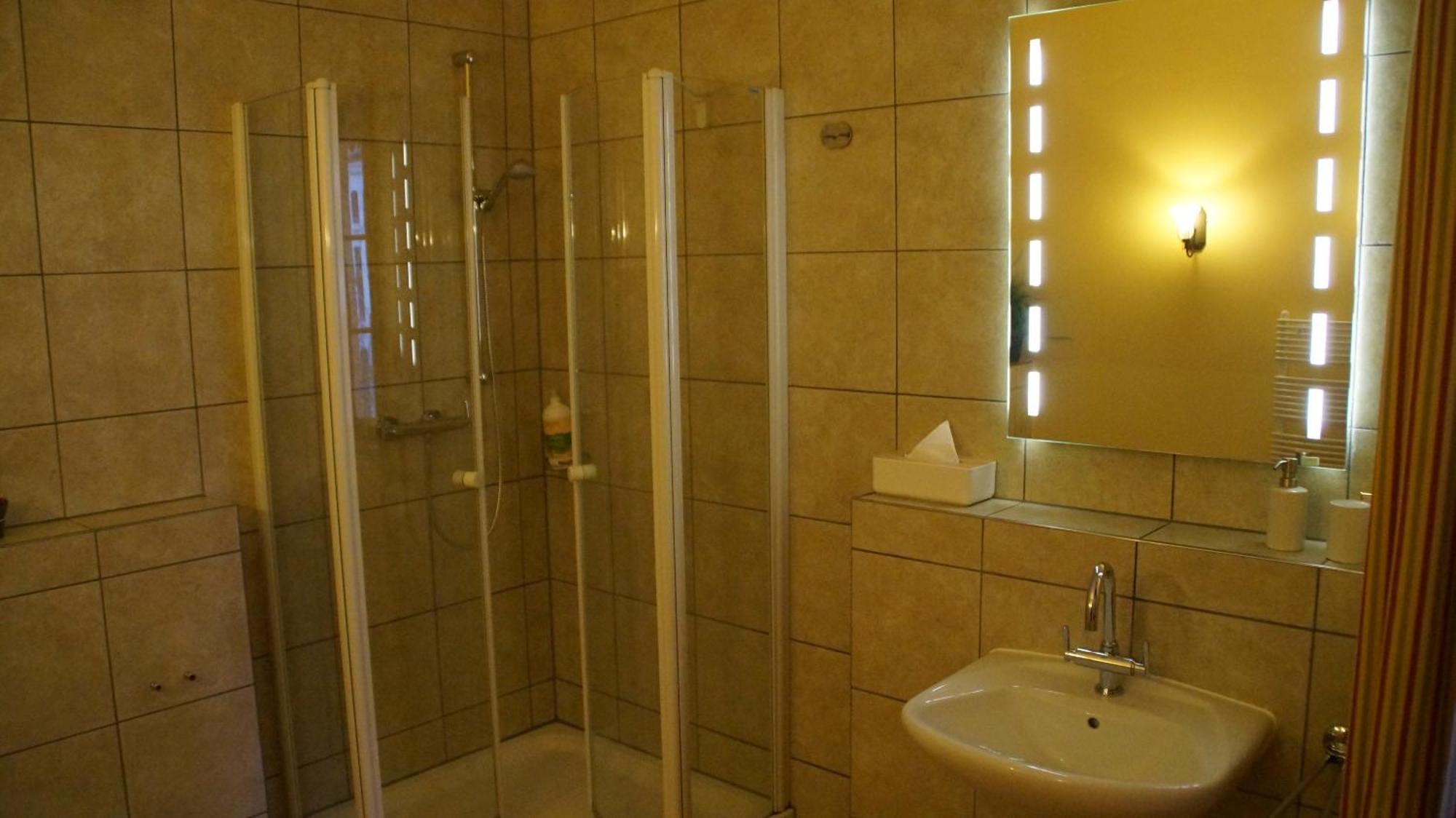 เกสเทอเฮาส์ อัม วัสเซอร์ทูร์ม Hotel ลือเนอบวร์ก ภายนอก รูปภาพ